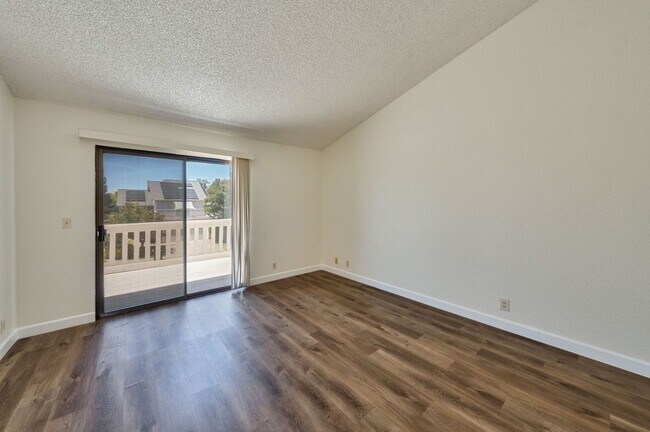 Building Photo - 3 Bedroom Home with Fireplace and LVP Flooring & 2-Car Garage!