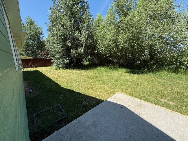 Building Photo - 3207 John Deere St