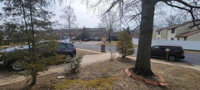 Building Photo - Spacious 3 Bedroom 2.5 Bath Townhome for RENT