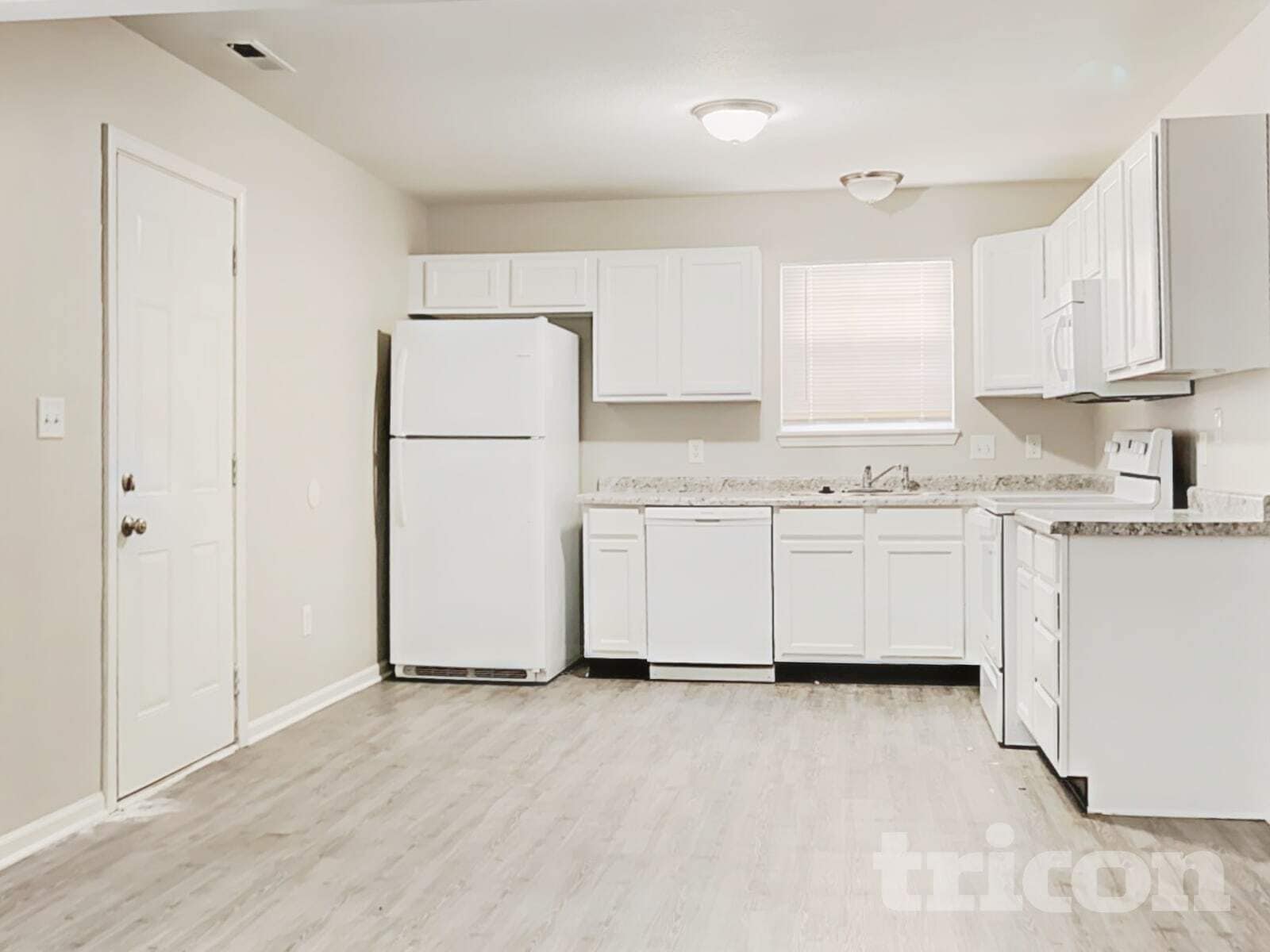 Building Photo - 10213 Blue Sky Dr