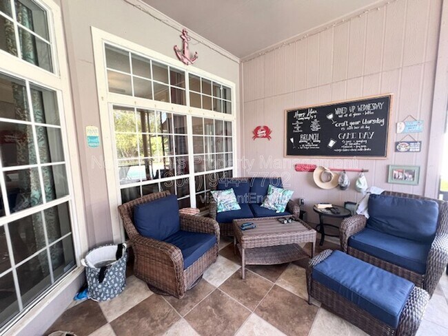 Building Photo - 264 Village Green Ave