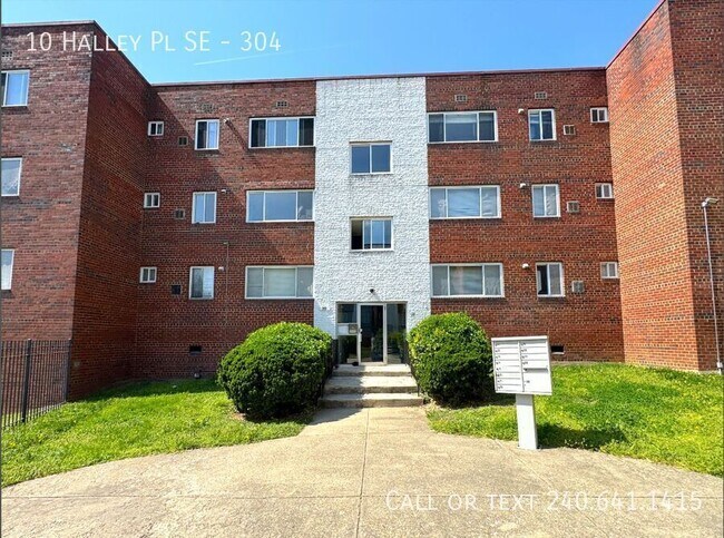 Building Photo - 10 Halley Pl SE