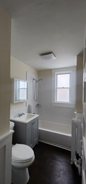 Building Photo - 2583 Main St