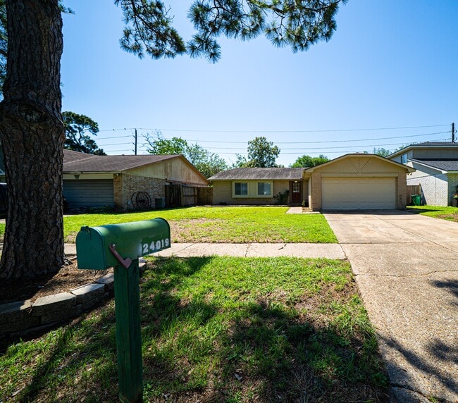 Building Photo - 24019 Pepperrell Pl St