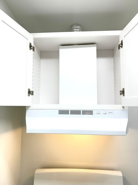 Building Photo - 8800 Plymouth St