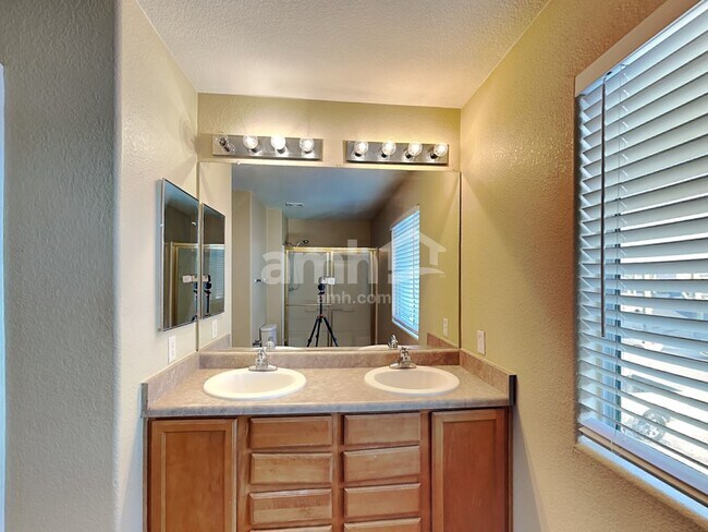 Building Photo - 6241 S Sun View Way