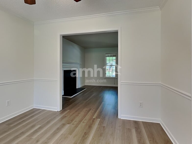 Building Photo - 2328 Water Lilly Way