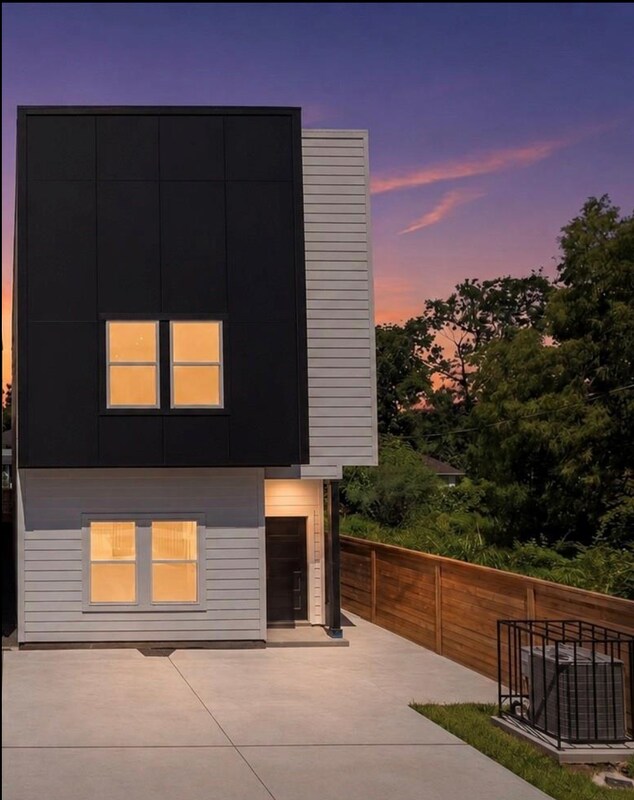 Building Photo - 8323 Observatory St