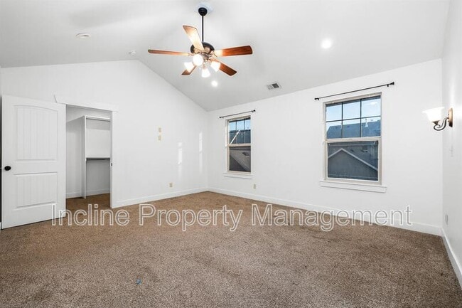 Building Photo - 2071 W Crescent Row