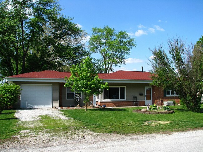 Building Photo - 508 E Buckner St