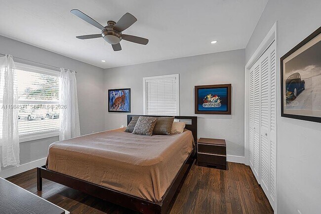 Building Photo - 5850 SW 47th St