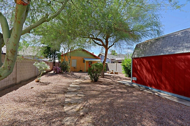 Building Photo - 841 N 9th Ave