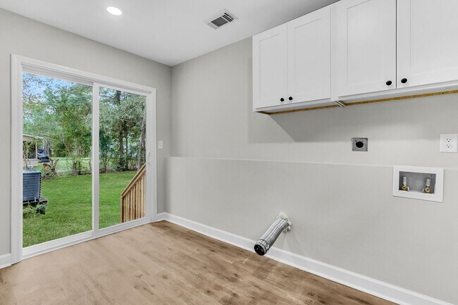 Building Photo - 30 Guerry Cir