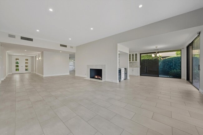 Building Photo - 47 Cornell Dr