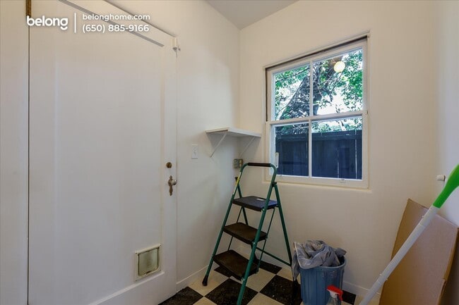 Building Photo - 420 9th Ave