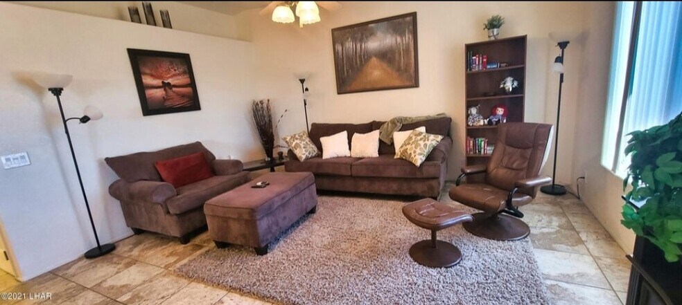 Living room - 2095 Mesquite Ave