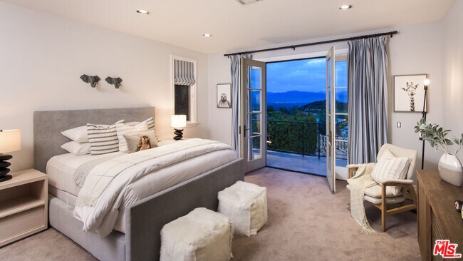 Building Photo - 3016 Elvido Dr