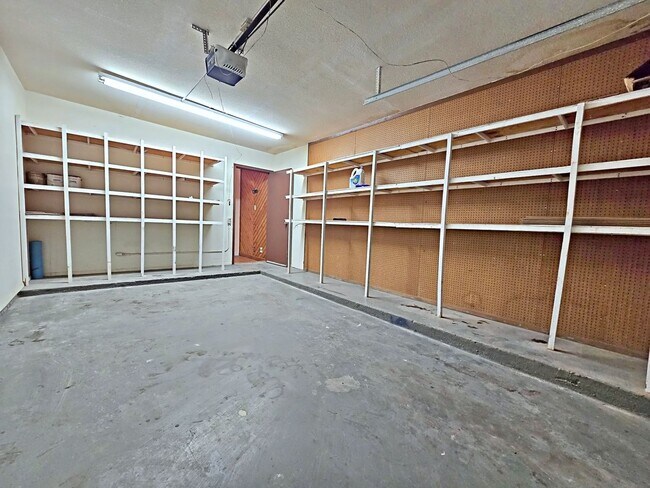 Building Photo - 537 W Redd Rd