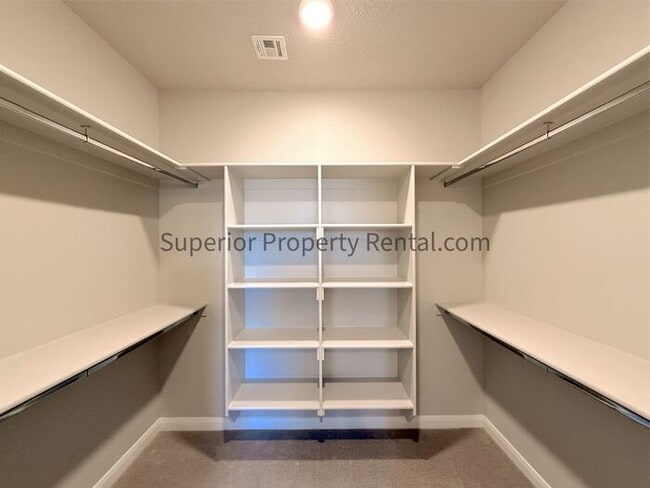 Building Photo - Gorgeous 3 bed, 3.5 bath 3 car garage home with views