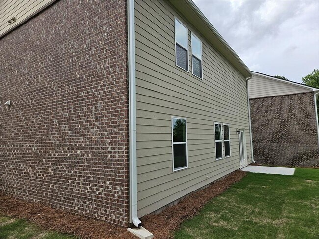 Building Photo - 326 Silverton Dr