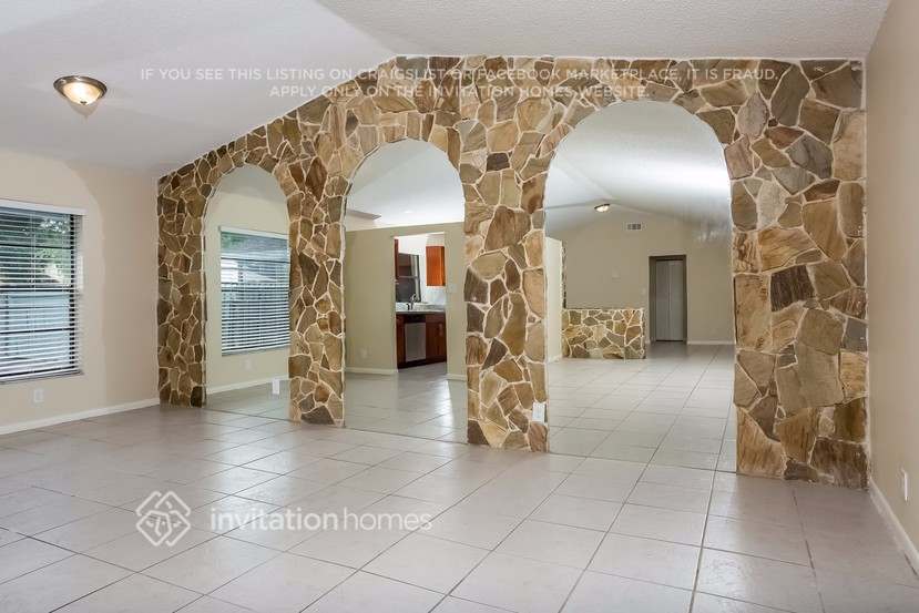 Building Photo - 413 SW 75th Ave