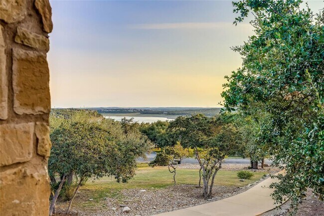 Building Photo - 17005 Northlake Hills Dr