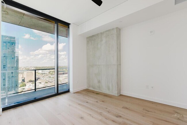 Building Photo - 610 Davis St