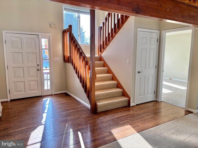 Building Photo - 498 Dean Dr