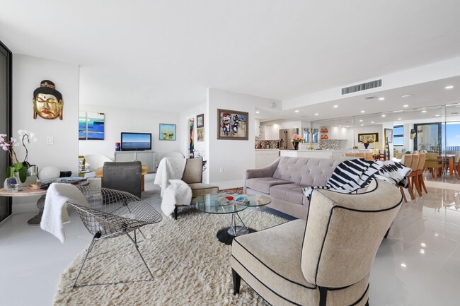 Building Photo - 5600 N Flagler Dr