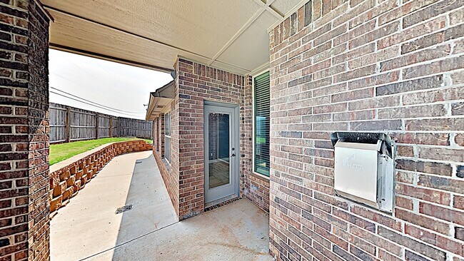 Building Photo - 4 Bedroom in Deer Creek Schools - Neighborhood Pool