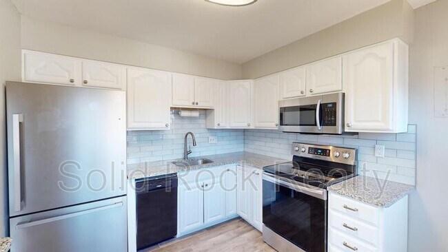 Building Photo - 1615 Shasta Dr