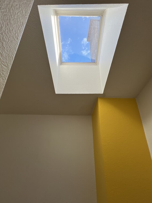 Building Photo - 579 W 16th St