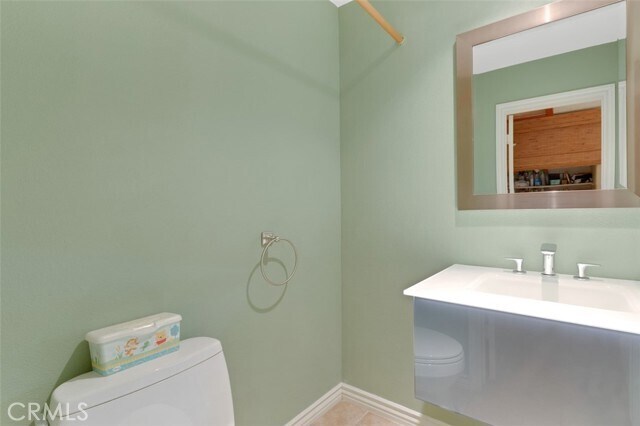 Building Photo - 7235 Marina Pacifica Dr S