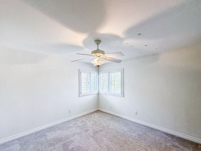 Building Photo - 32971 N Peak Dr