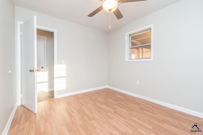 Building Photo - 105 Ora Cir