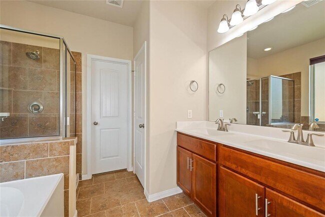 Building Photo - 17423 Waterview Dr