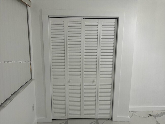 Building Photo - 9920 SW 32nd St