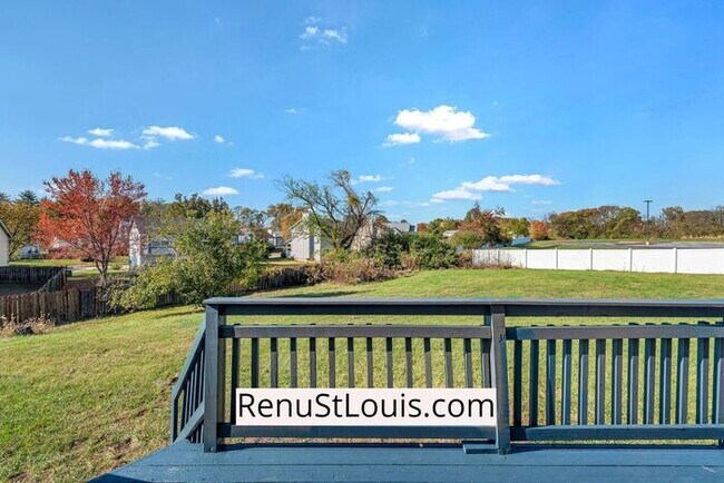 Building Photo - Now Available 3 bedroom 2.5 baths