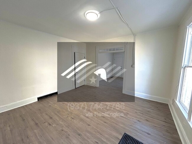 Building Photo - 807 W Ash St