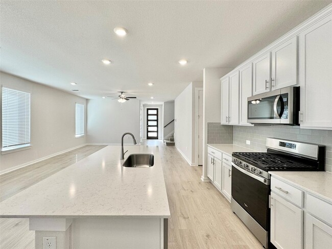 Building Photo - 404 Tinto St