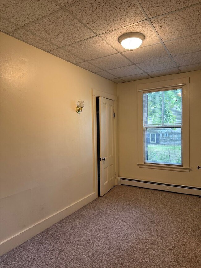 Building Photo - Westbrook-66 Stroudwater St. #1:  1 BR/1BA+office apt., Available now! $1,650.00 + utilities