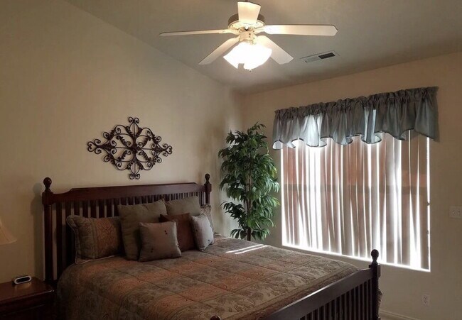 Building Photo - Furnished Quaint, Quiet Location, Centrally Located, 2 Bed 2.5 Bath