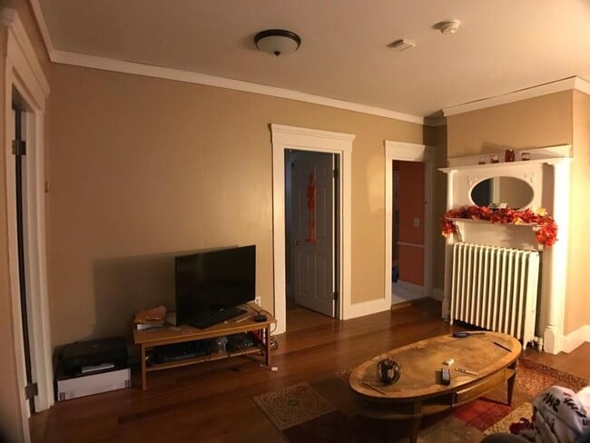 Building Photo - 33 Dennison St