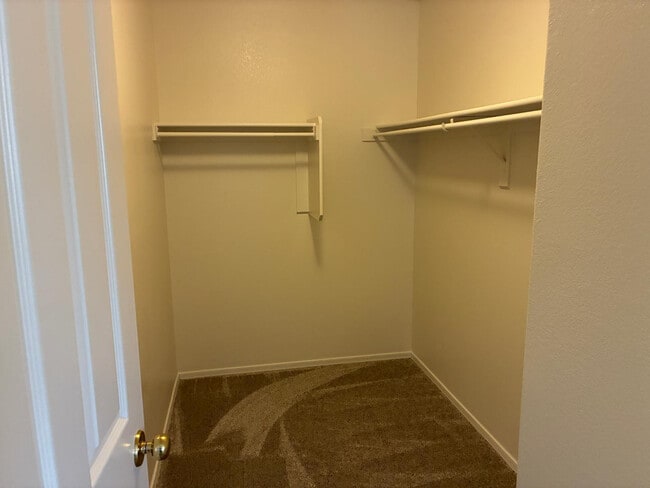 Building Photo - 9646 N 82nd Glen