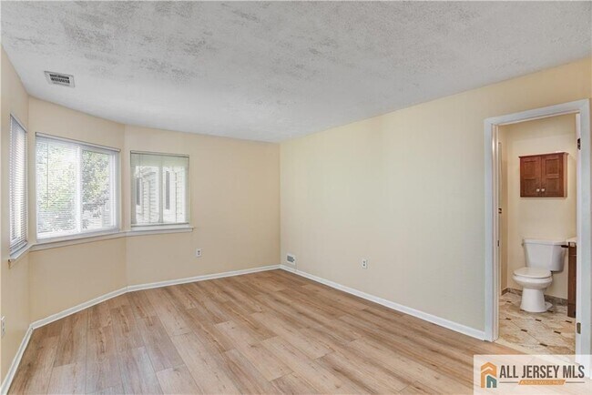 Building Photo - 1068 Schmidt Ln