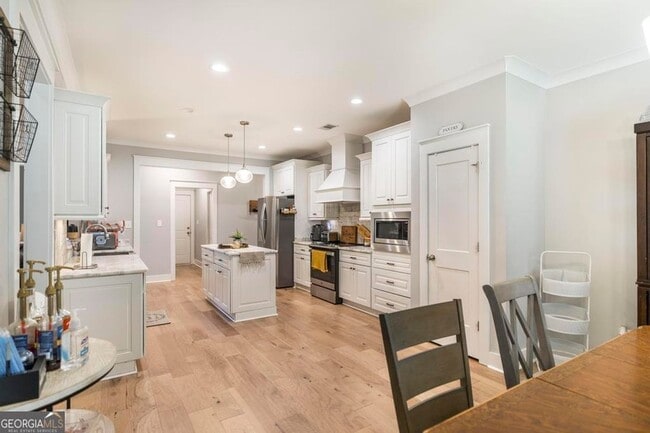 Building Photo - 306 Rustic Live Oak Trl