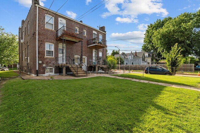 Building Photo - 4765 Goethe Ave