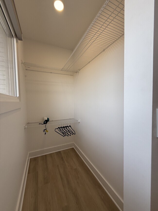 Building Photo - 8625 Cedarbrook Dr