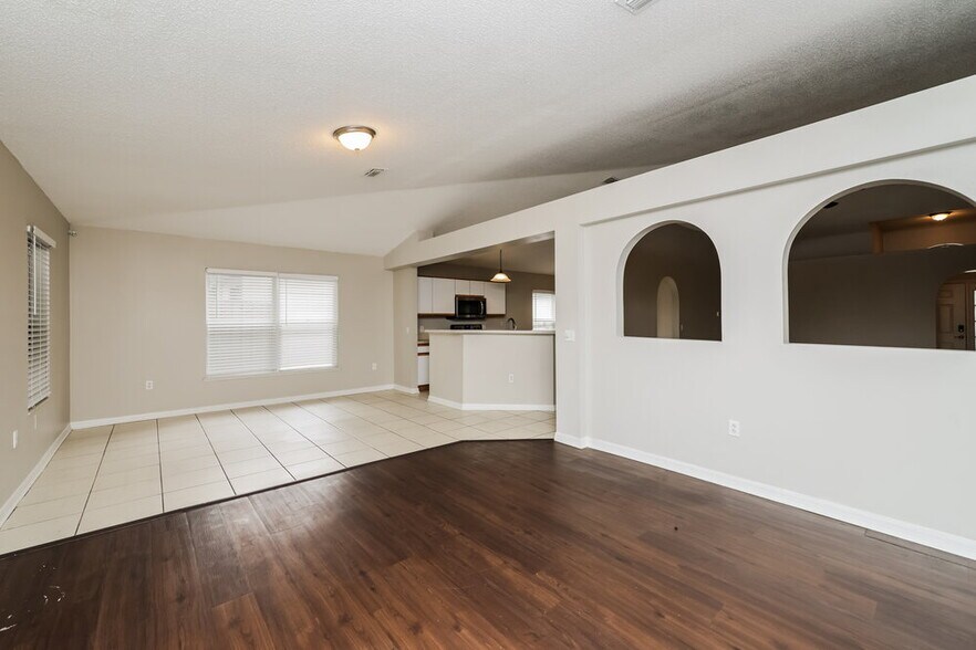 Building Photo - 12814 Lake Vista Dr