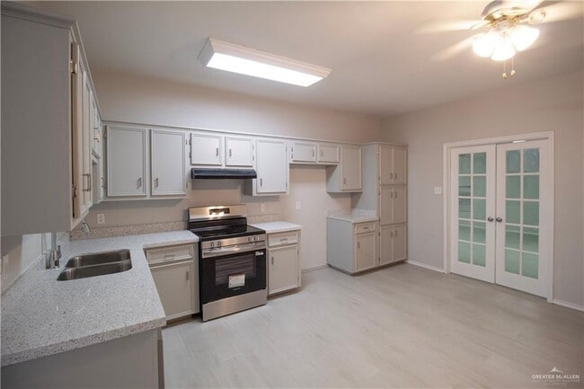 Building Photo - 16 E Martin Ave